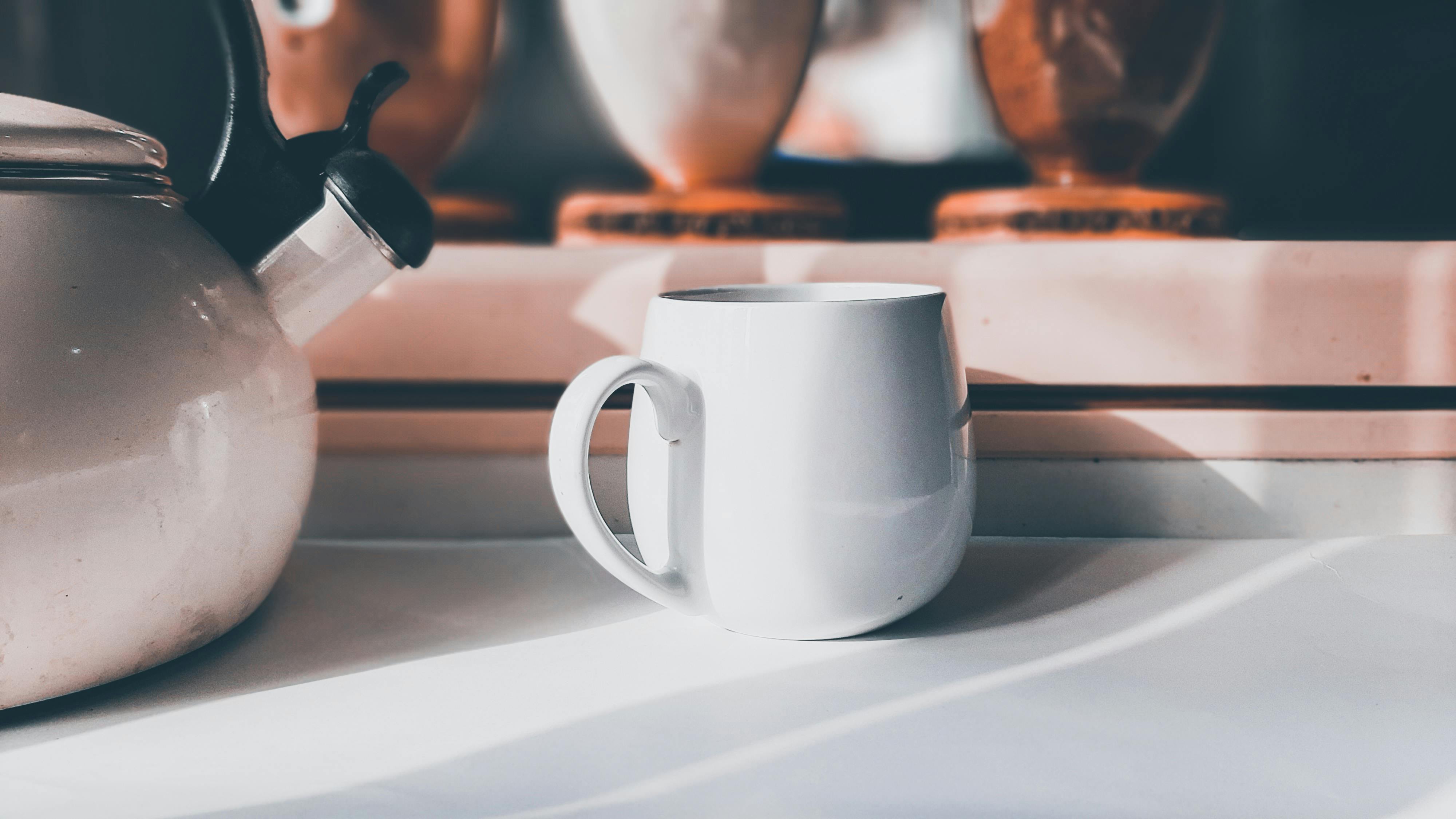 tea-cup-with-kettle-dark.jpg